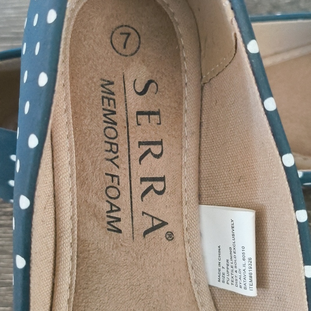 Serra size 7 woman's flats polka dots blue and white 6.5 narrow? - Picture 2 of 7